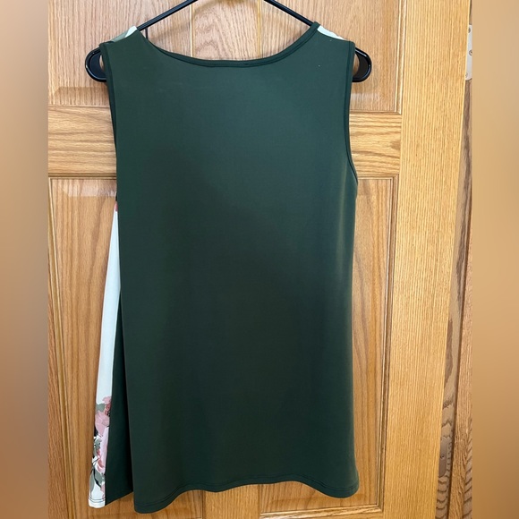 Betsey’s Boutique Shop Floral Sleeveless Top Size Medium - Picture 2 of 4